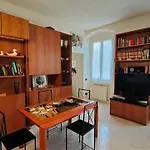 아파트 Un Balcone In Pineta *